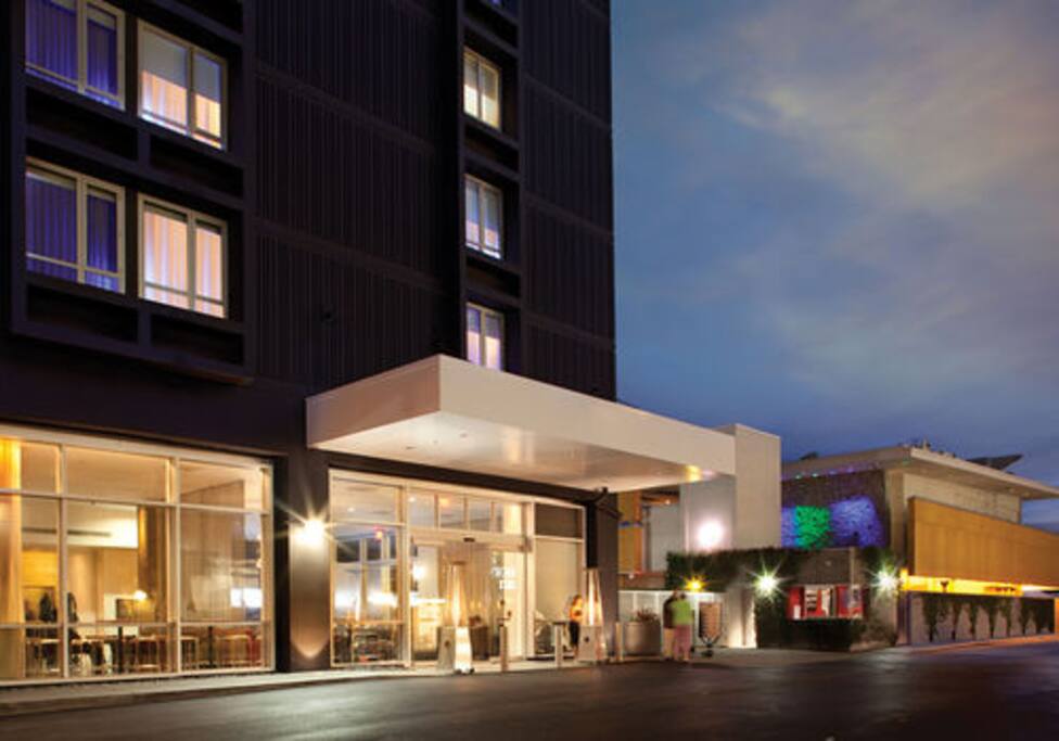 Hotel Entrance/Valet