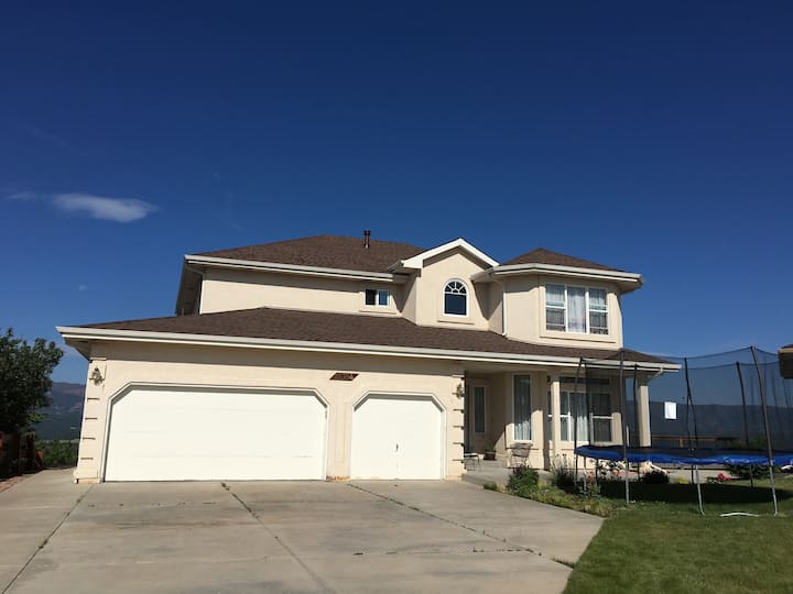 Top of Mount Baldy House only 5 min from USAFA! Houses for Rent in Colorado Springs, Colorado
