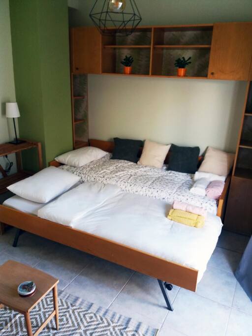 Private room with 2 single beds, 1 main single bed 87cm x 1,95 and a second smaller roll-out single bed 77cm x 1,85
