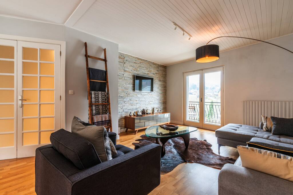 Open plan sitting area