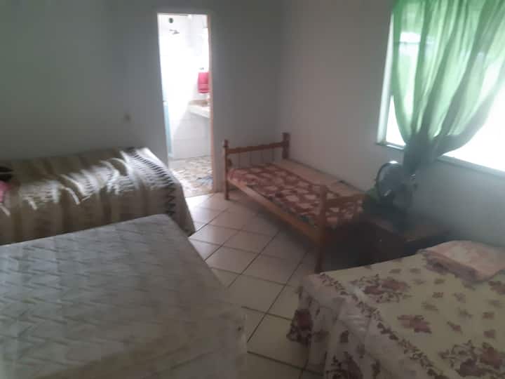 Chumba cha kulala chenye bafu (vyoo 2, sinki 2, bafu 2)