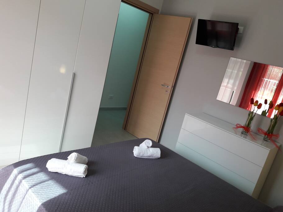 Stanza da letto con armadio a 4 ante