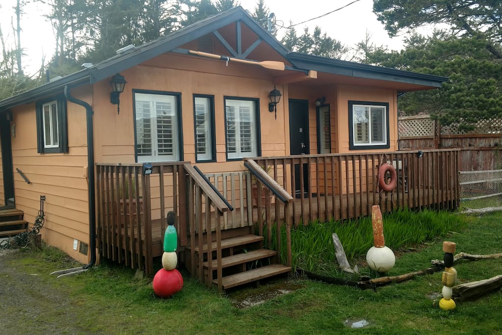 Welcome to La Casita Sea Esta - a smaller but highly functional home - inside and out.