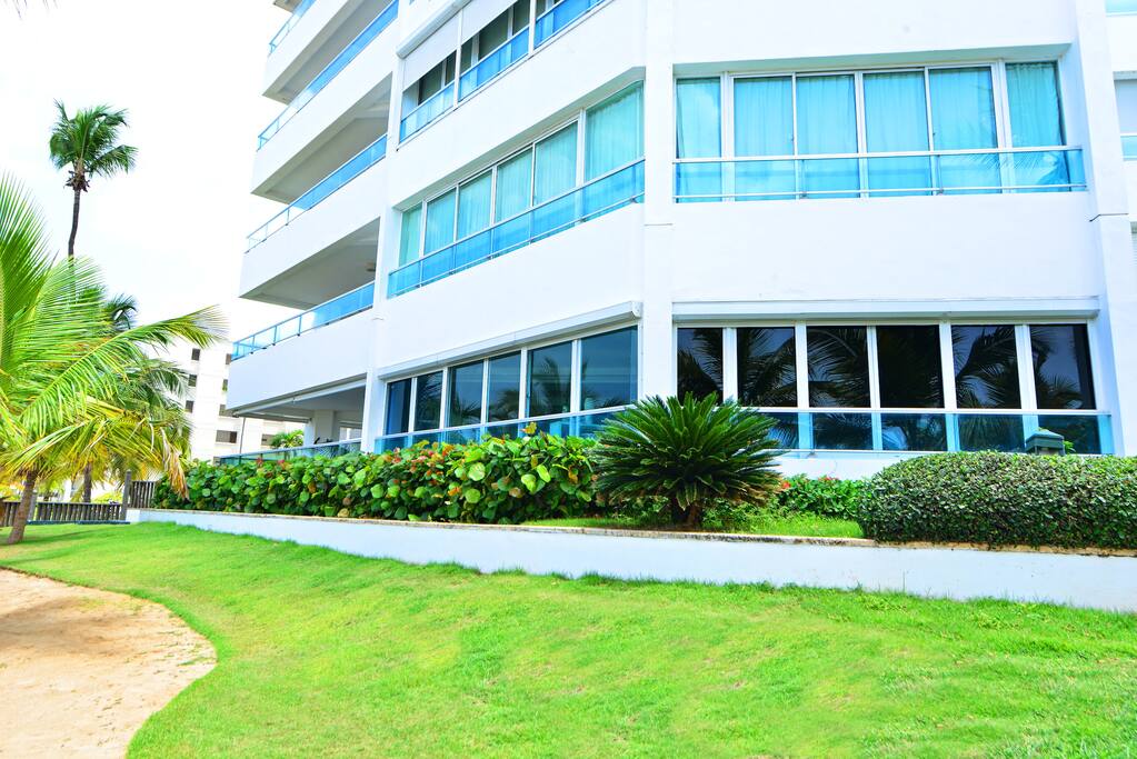 A 300 square meter corner unit on the first floor with central AC. 4 bedrooms and 5 full bathrooms. One room is reserved for live-in maid.