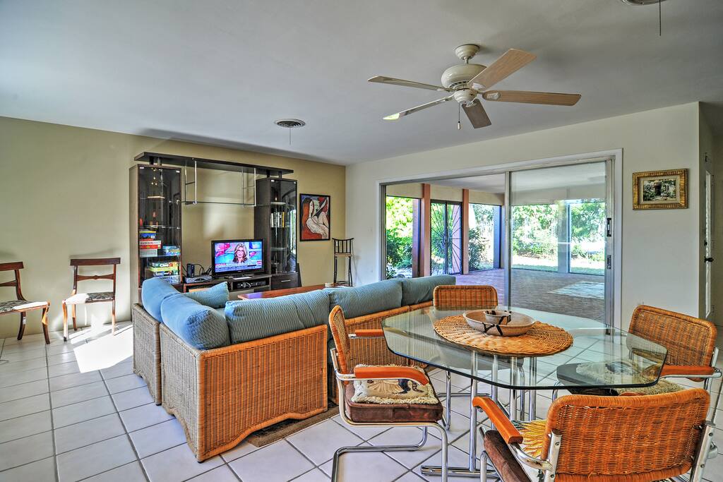 Unwind in the tastefully decorated living room.