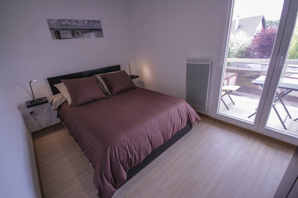 Grande chambre avec lit double
