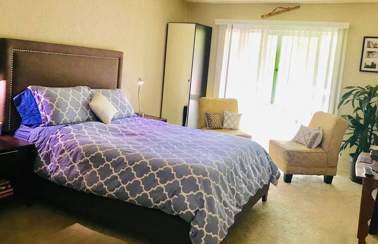 Prvt Bed/Bath in Townhouse w Stunning Water Views