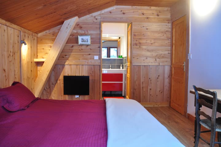 Chumba cha kulala cha 2 ghorofani, kinaangalia roshani 1
Vitanda 2 vya mtu mmoja 90/2m au 1 x 180/2M