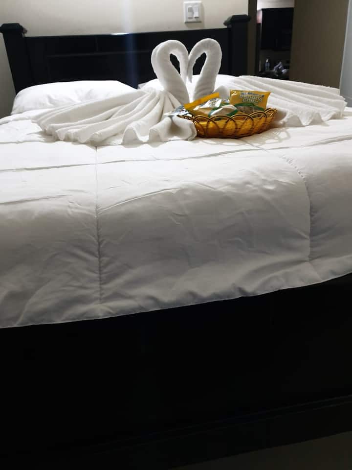 ห้องนอน 3 พร้อมเตียงขนาดควีนไซส์