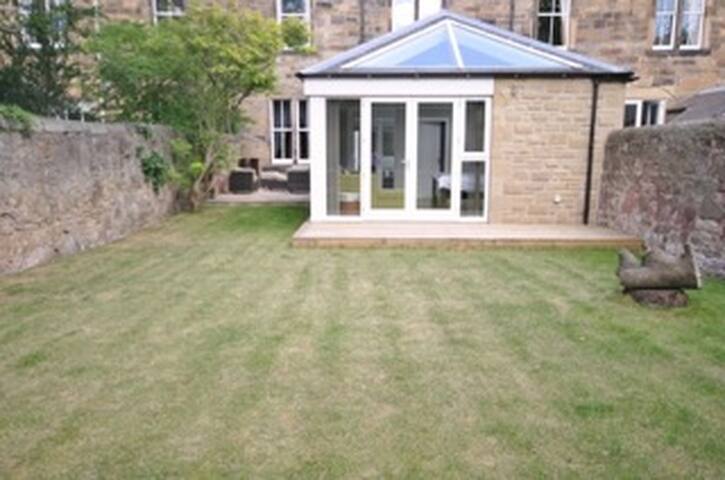 Entire home with garden Morningside Edinburgh gallery image 2