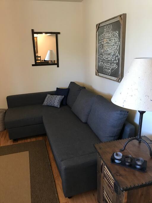 Fold-out queen couch. Linens are inside lounge.