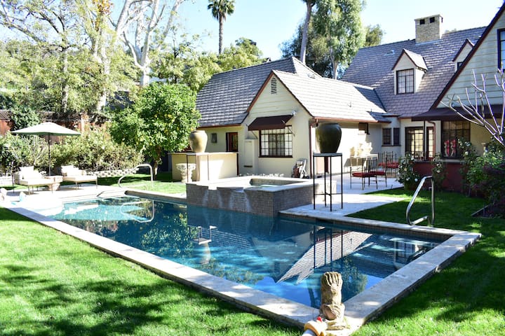 Entire Home Paradise In the Hollywood Hills gallery image 2