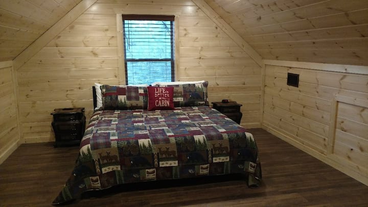 主卧加大双人床