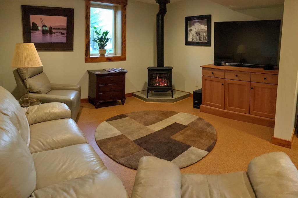 This is the north side of the den, set up for hanging out, reading by the fireplace or watching movies. Two super comfy leather recliners and a loveseat!