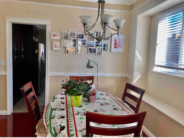 Entire house Central Vancouver gallery image 4