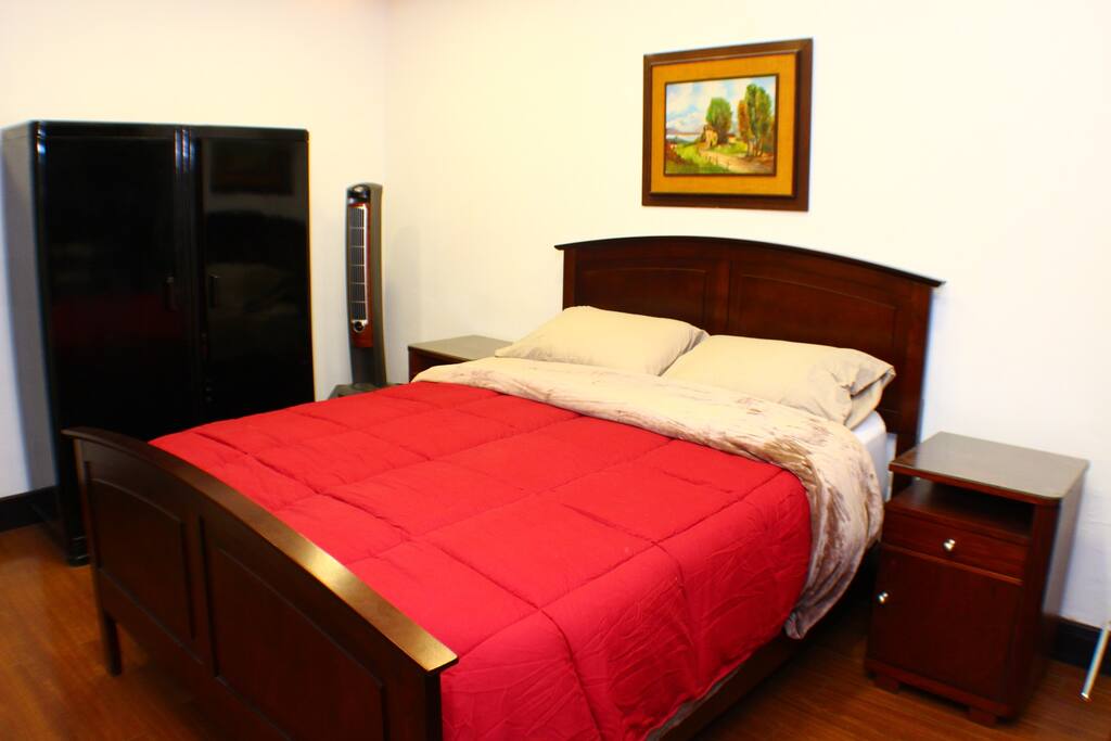 Qween bed & armoir