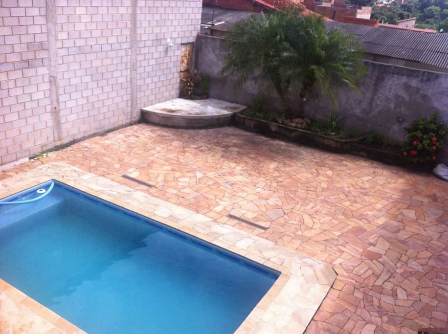 Amplo espaço de lazer para crianças e animais de estimação. POssibilidade de locação para aniversário e pequenos eventos.