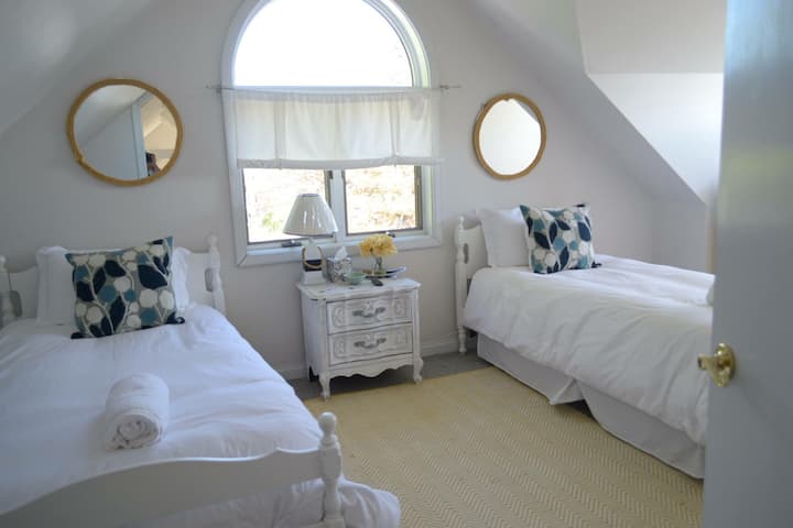 Bedroom 3 - twin beds