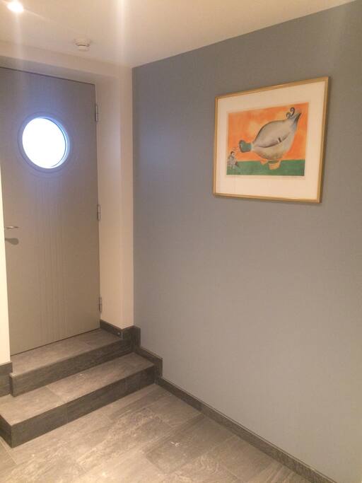 Separate entrance to apartment