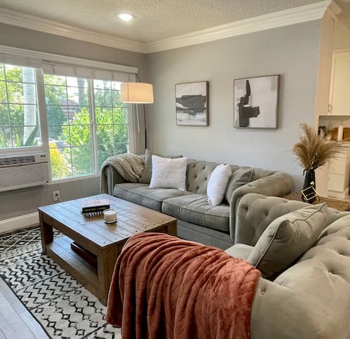 Lux 2bedroom Condo With Private Parking