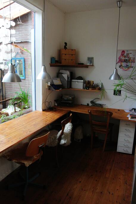 bureau met zicht op tuin