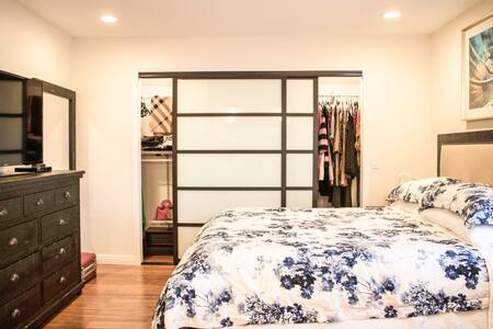 Relax in a Cozy Quiet Fully Furnished Master Suite