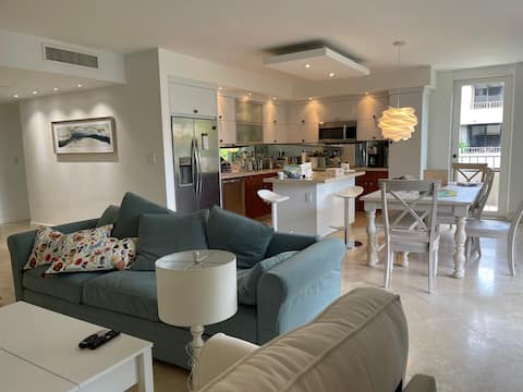 Magnificent 3 bedroom beach complex Key Biscayne