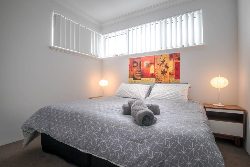 NEW KING BED
