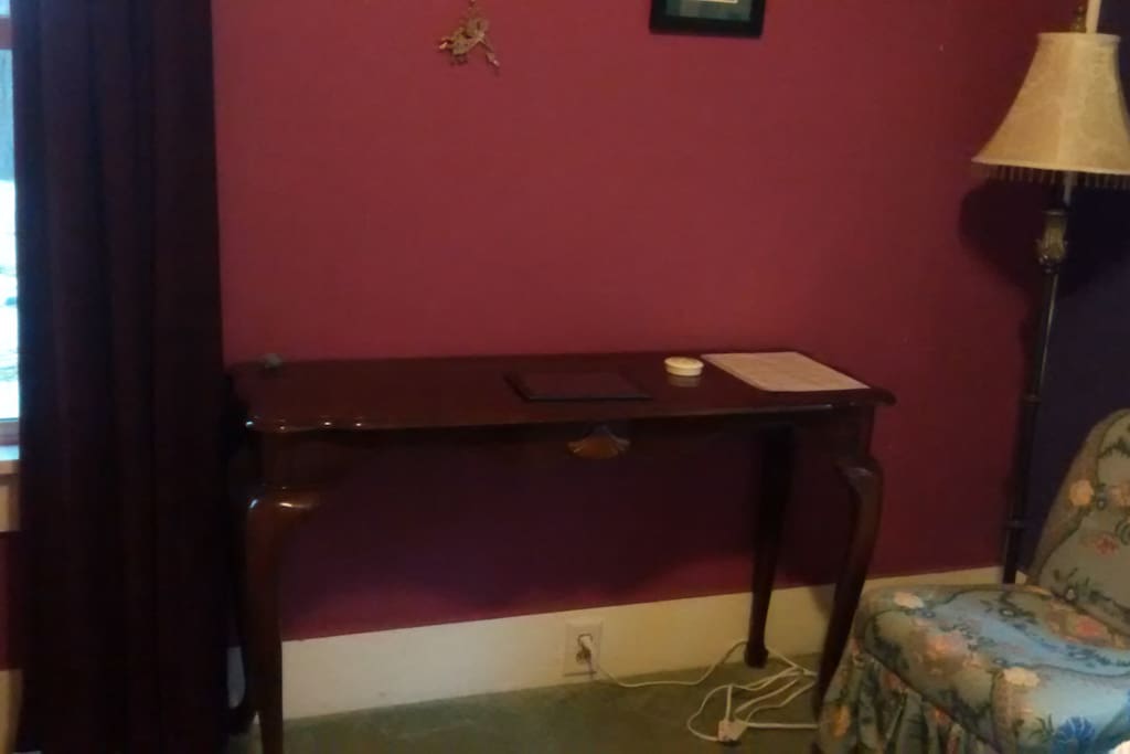 we found this elegant table is a good desk-likeworkspace