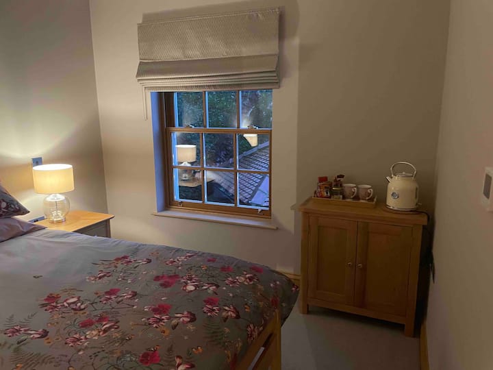 Cosy Room With A River View - Selby