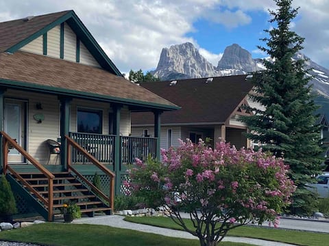 Popular Airbnb listing: Lodgepole Pine mountain getaway. (B&B-06913) in Alberta Rockies