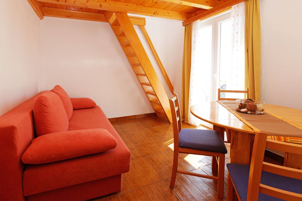 comfy sofa that can be bed for 2