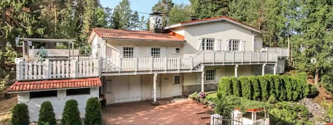 Luxurious villa with a hot tub