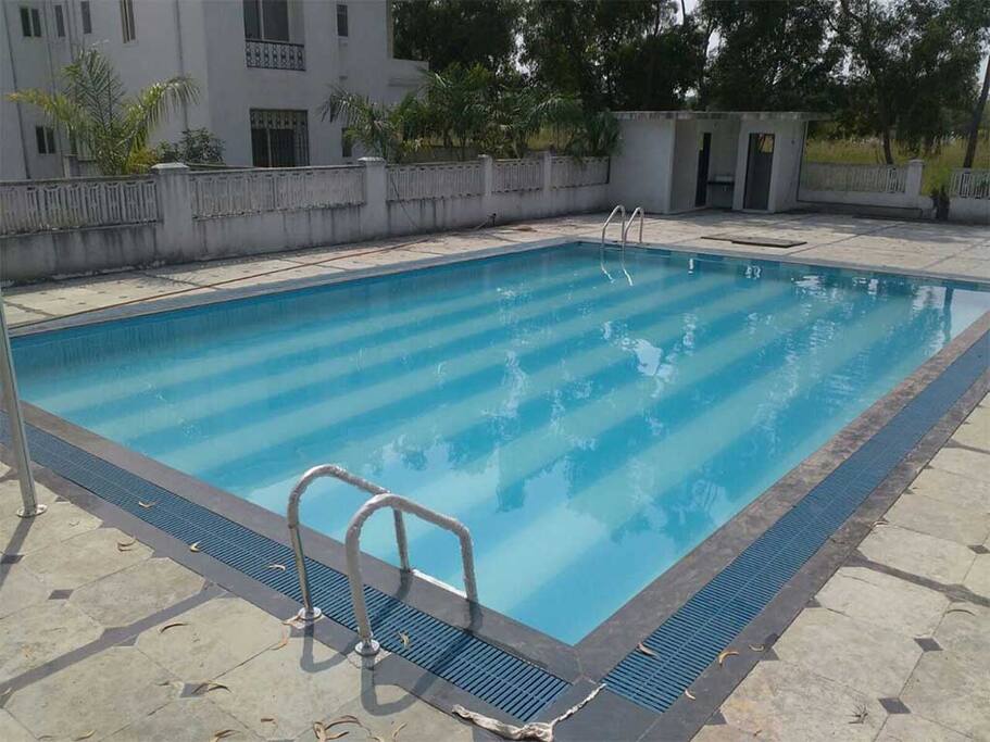 POOL.