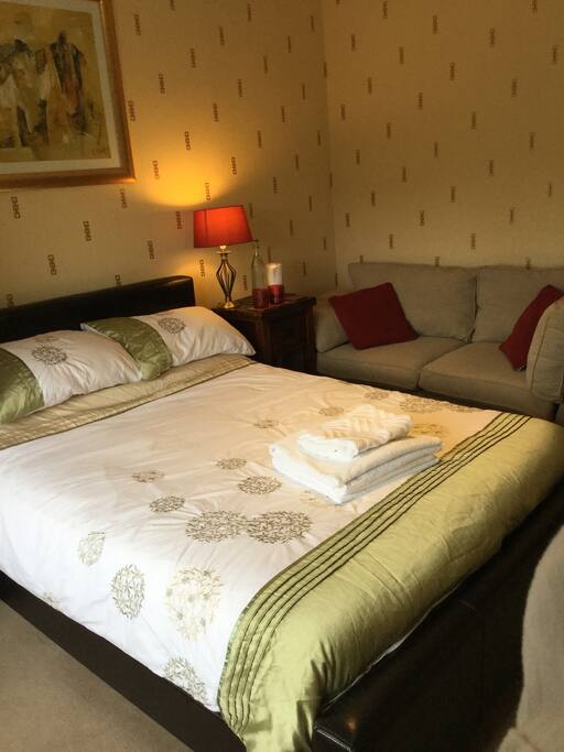 LOVELY DOUBLE WITH PRIVATE BATHROOM