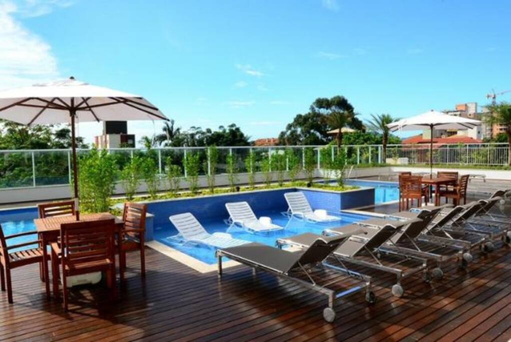 Areá de Lazer, Piscina Adulto e Infantil, Cadeiras de Sol, Pergolados e Areá Verde.
Piscina Aquecida Dia e Noite.