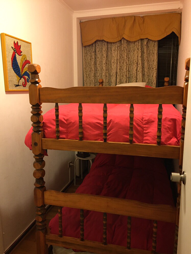 Ნაწილი 2, პატარა
ორსართულიანი საწოლით (ორსართულიანი საწოლით)