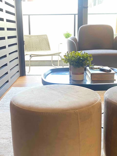 Top Airbnb: Modern loft - garden, garage and great location em Auxiliadora