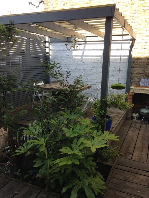 Design-built garden offers plenty of opportunity for al fresco dining