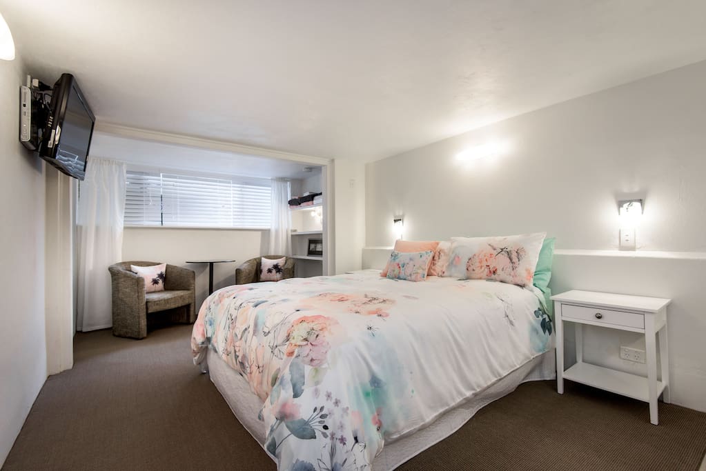 Beautifully appointed room with Foxtel and Wifi