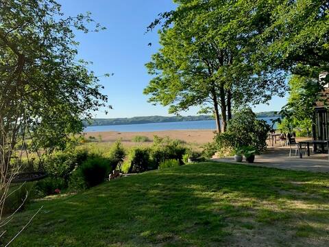 Cottage with unique location by Vejle Fjord