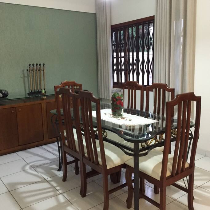 Mesa de jantar.