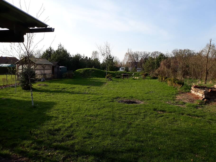 Garten mit Feuerstelle