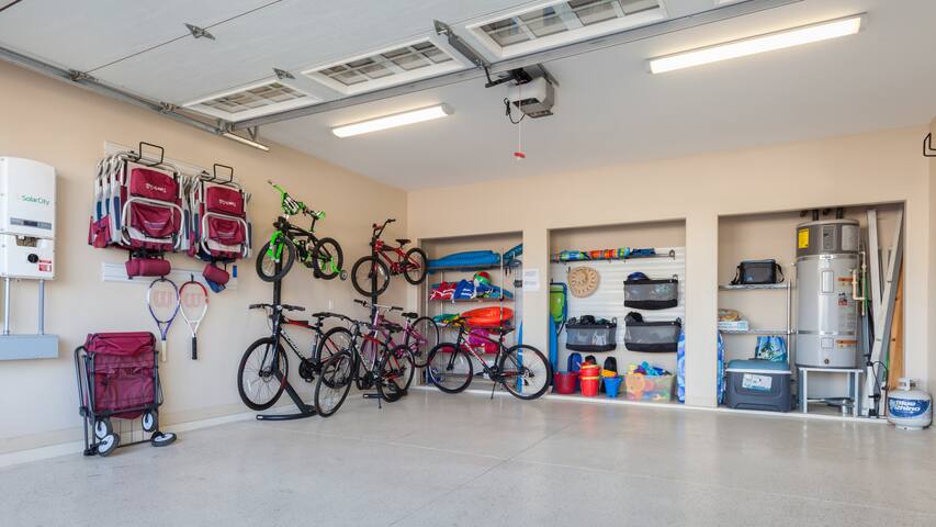 PiH: Serenity Villa -Hilton Pool & Waterslide Pass gallery image 5