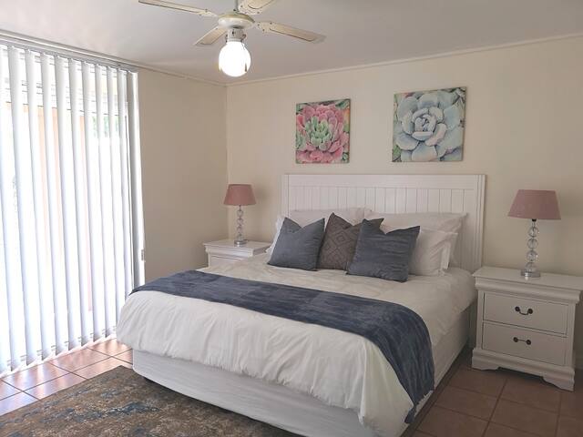 Villas self catering family unit- sleep4 gallery image 4