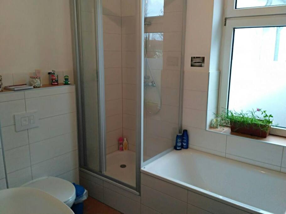 unser Bad-mit Wanne!