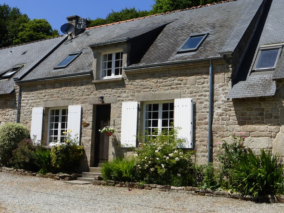Oak cottage is a beautiful 3 bedroom stone cottage (sleeps 5)