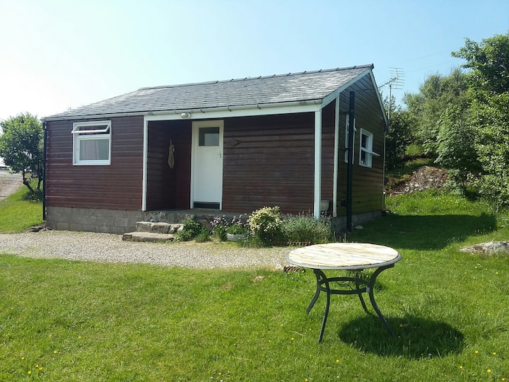HOLLY Rustic Cabins on the NC500 nr Lochinver Cabins for Rent in