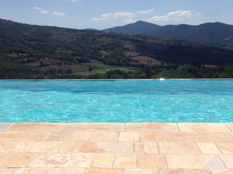 Casa Uliveto Tuscan-Umbrian border, with pool&view