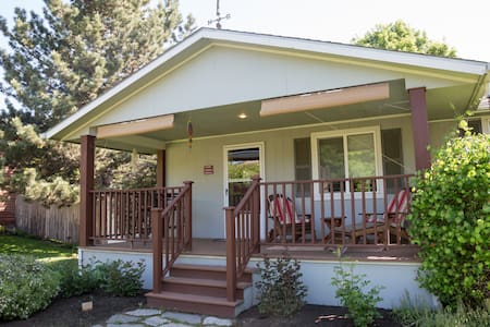 South Hill Studio with private entrance